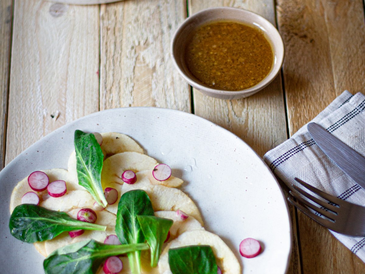 Carpaccio de pomme, sauce au&nbsp;gingembre