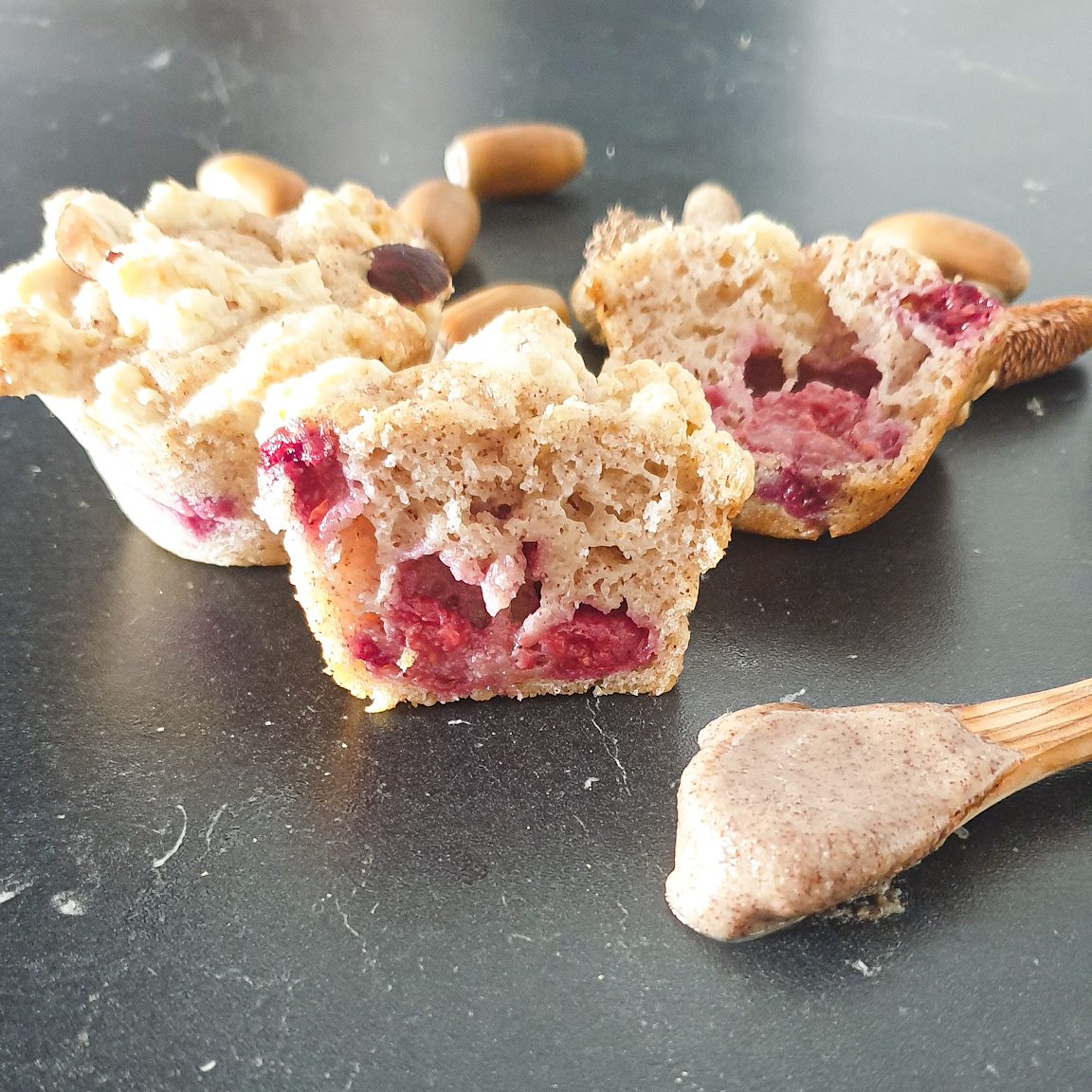 photo d'illustration de la recette de Muffins façon crumble noisette framboise